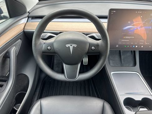 Used 2023 Tesla Model Y Performance image 14