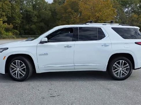 Certified 2023 Chevrolet Traverse High Country w/ LPO, Floor Liner Package image 5