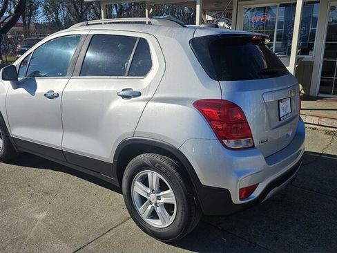 Used 2017 Chevrolet Trax LT w/ LT Convenience Package image 4