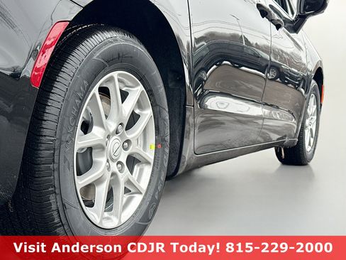 New 2026 Chrysler Pacifica Select FWD image 14