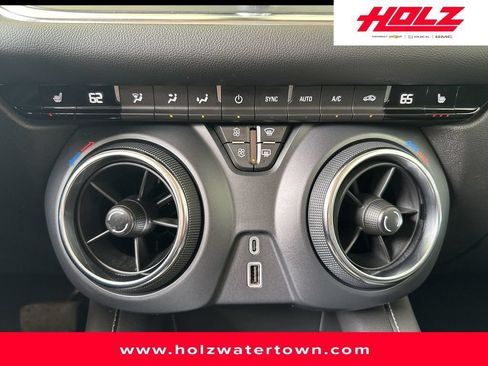 Certified 2025 Chevrolet Blazer LT AWD/4WD image 16
