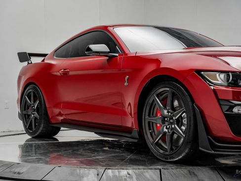 Used 2022 Ford Mustang Shelby GT500 w/ Carbon Fiber Track Pack image 25