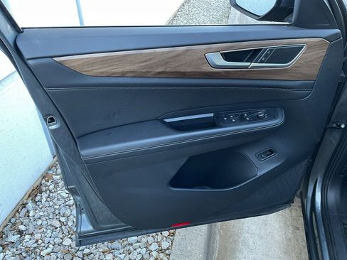 Used 2025 Volkswagen Atlas SE image 13