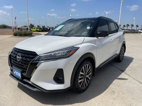 Certified 2024 Nissan Kicks SR FWD image 3