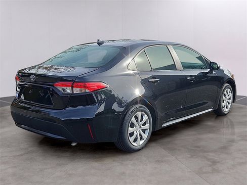 Used 2022 Toyota Corolla LE image 4
