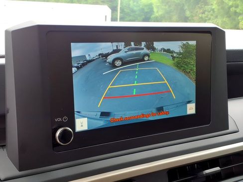 Certified 2025 Toyota Tacoma SR AWD/4WD image 17