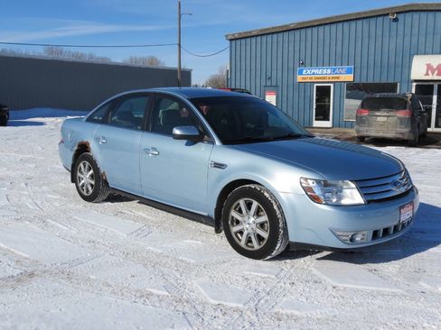 Used 2009 Ford Taurus SEL image 2