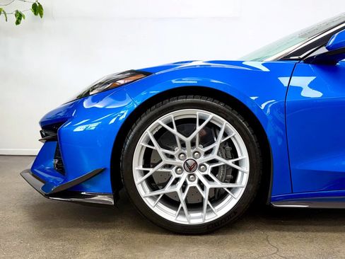 Used 2026 Chevrolet Corvette ZR1 w/ ZR1 Carbon Fiber Aero Package image 9