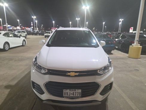 Used 2019 Chevrolet Trax LT image 2