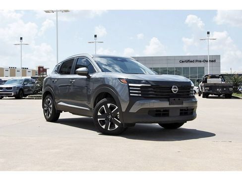 Used 2025 Nissan Kicks SV w/ SV Premium Package AWD/4WD image 1