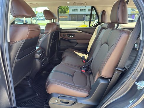 Used 2025 Honda Pilot Elite image 25