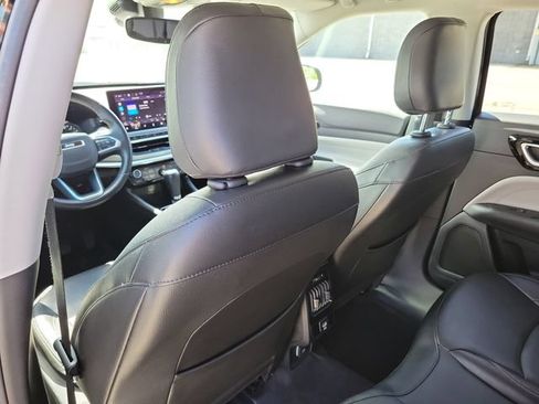 Used 2022 Jeep Compass Limited AWD/4WD image 23