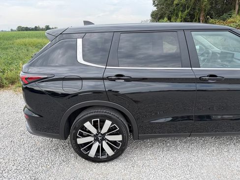 Used 2025 Mitsubishi Outlander SE FWD image 19