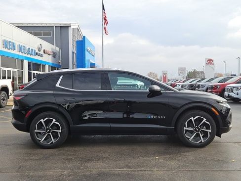 New 2026 Chevrolet Equinox EV LT image 13