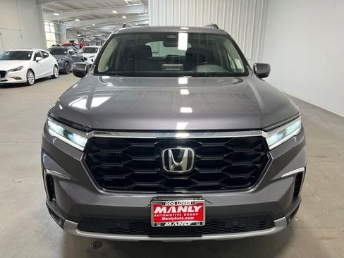 Used 2025 Honda Pilot Touring image 8