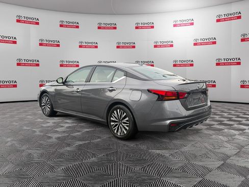 Used 2025 Nissan Altima 2.5 SV FWD image 7
