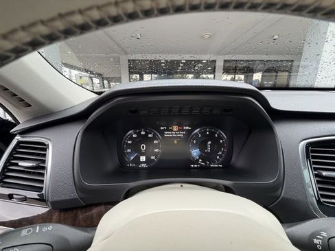 Used 2016 Volvo XC90 T6 Momentum w/ Momentum Plus Package image 12