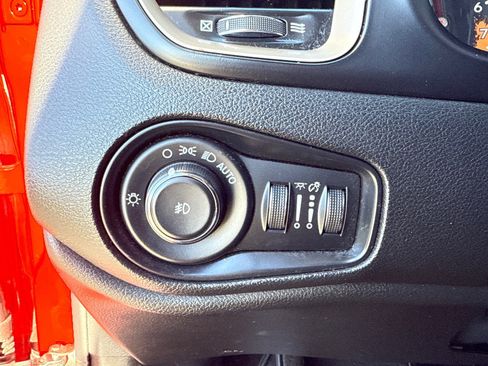 Used 2016 Jeep Renegade Latitude AWD/4WD image 20