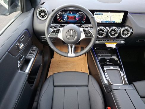 New 2025 Mercedes-Benz GLA 250 4MATIC image 11