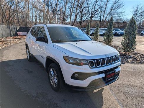 Used 2024 Jeep Compass Latitude image 7