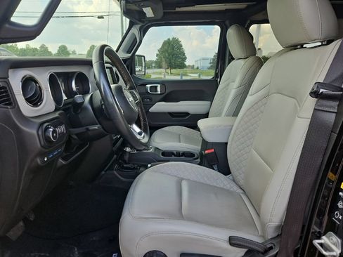 Used 2022 Jeep Wrangler Unlimited Sahara AWD/4WD image 10