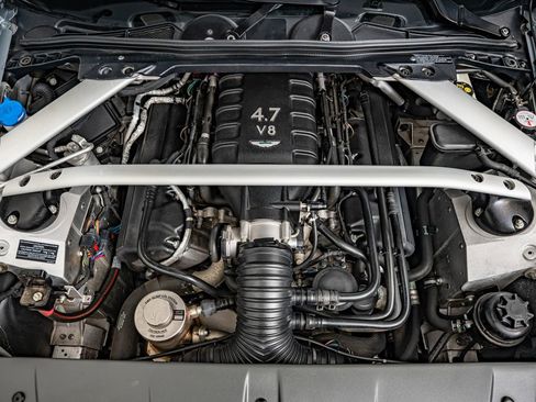 Used 2015 Aston Martin V8 Vantage GT RWD image 43