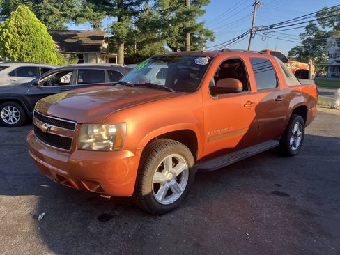 Used 2007 Chevrolet Avalanche LTZ w/ LTZ Preferred Equipment Group AWD/4WD image 3