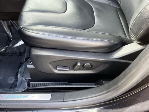 Used 2020 Ford Edge Titanium w/ Equipment Group 301A AWD/4WD image 18