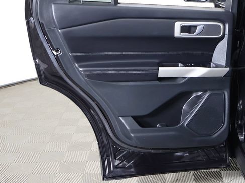 Used 2023 Ford Explorer XLT AWD/4WD image 23