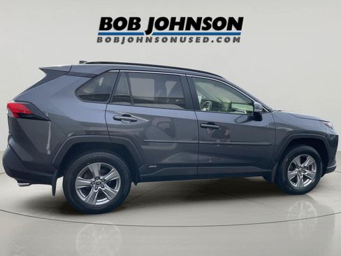 Used 2022 Toyota RAV4 XLE w/ Convenience Package AWD/4WD image 2