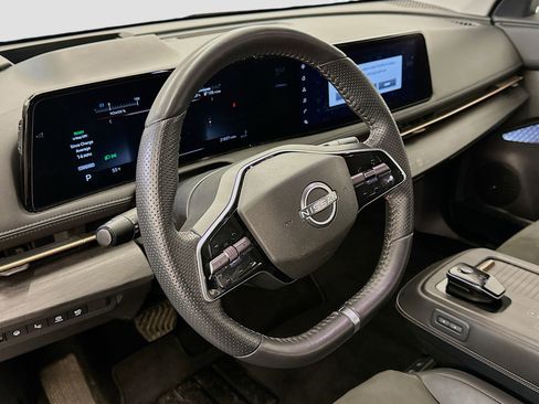 Used 2023 Nissan Ariya AWD image 18
