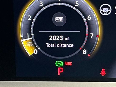 Used 2025 Volkswagen Tiguan SE R-Line image 24