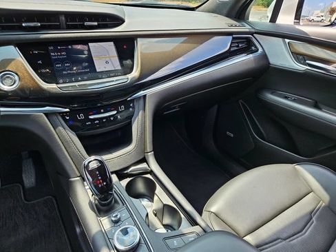 Used 2023 Cadillac XT6 Premium Luxury w/ Platinum Package AWD/4WD image 21