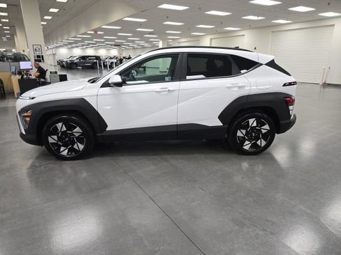 Used 2024 Hyundai Kona SEL FWD image 3