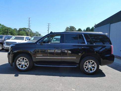 Used 2017 GMC Yukon SLT AWD/4WD image 9