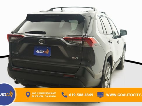 Used 2022 Toyota RAV4 XLE Premium FWD image 10