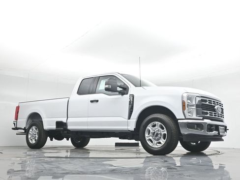 New 2026 Ford F350 XLT image 3