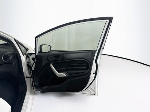 Used 2012 Ford Fiesta SEL FWD image 30