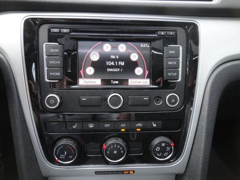 Used 2013 Volkswagen Passat 2.5 SE FWD image 14