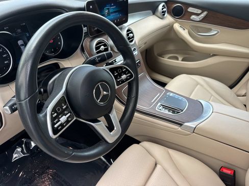 Used 2022 Mercedes-Benz GLC 300 4MATIC image 10