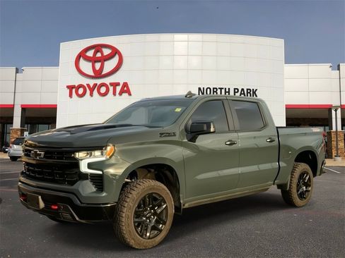 Used 2025 Chevrolet Silverado 1500 LT Trail Boss w/ Convenience Package II image 1