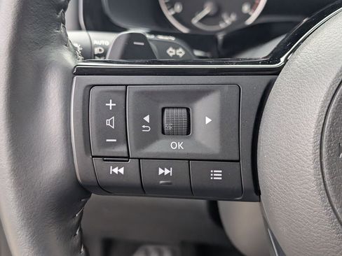 Used 2024 Nissan Pathfinder SL w/ Black Appearance Package FWD image 23