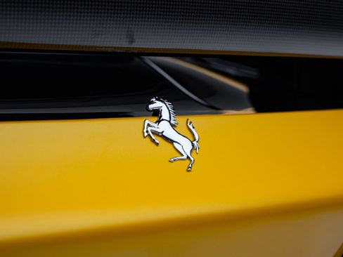 Used 2023 Ferrari SF90 Spider image 44