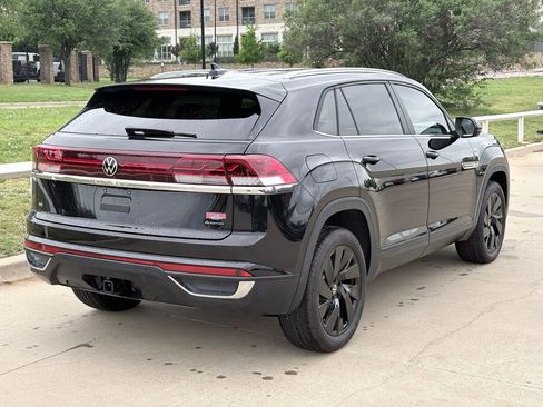 Used 2025 Volkswagen Atlas Cross Sport SE image 4