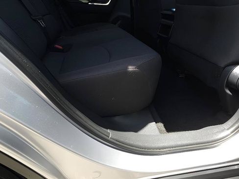 Used 2021 Toyota RAV4 LE AWD/4WD image 28