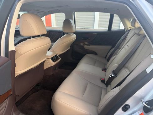 Used 2018 Lexus LS 500 w/ Accessory Package (Z1) image 9