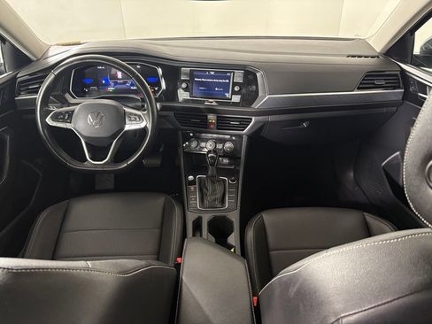 Used 2024 Volkswagen Jetta SE FWD image 31