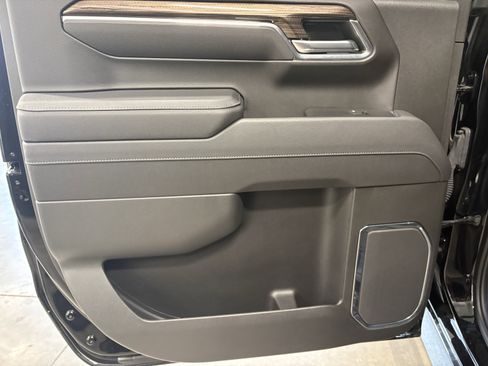 Used 2025 Chevrolet Silverado 1500 LT Trail Boss w/ Convenience Package II image 7