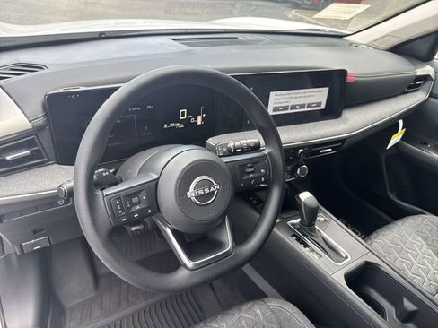 Used 2025 Nissan Kicks SV image 15