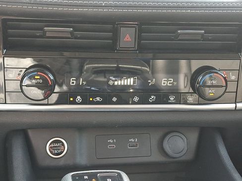 Used 2023 Nissan Rogue SV w/ SV Premium Package AWD/4WD image 17
